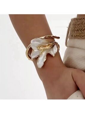 Unique Floral Bracelet. Vintage Calla Lily Flower Cuff Bracelet. Holiday Gift 💝